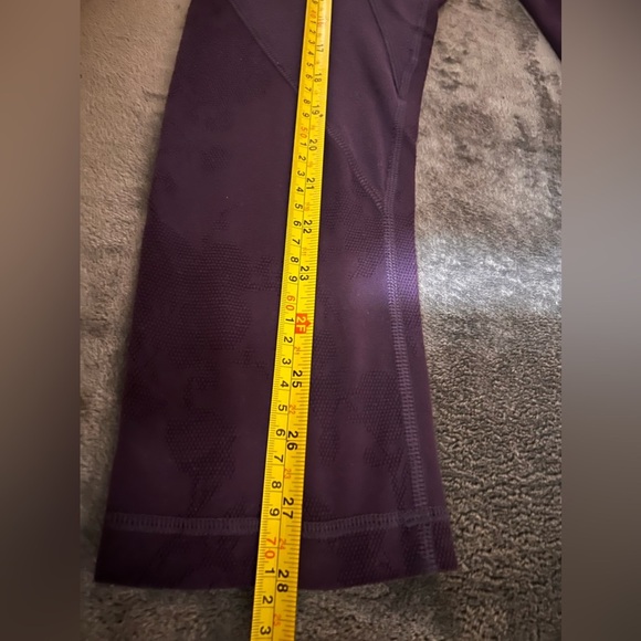 Lululemon crop leggings purple floral size 4 - Picture 4 of 4